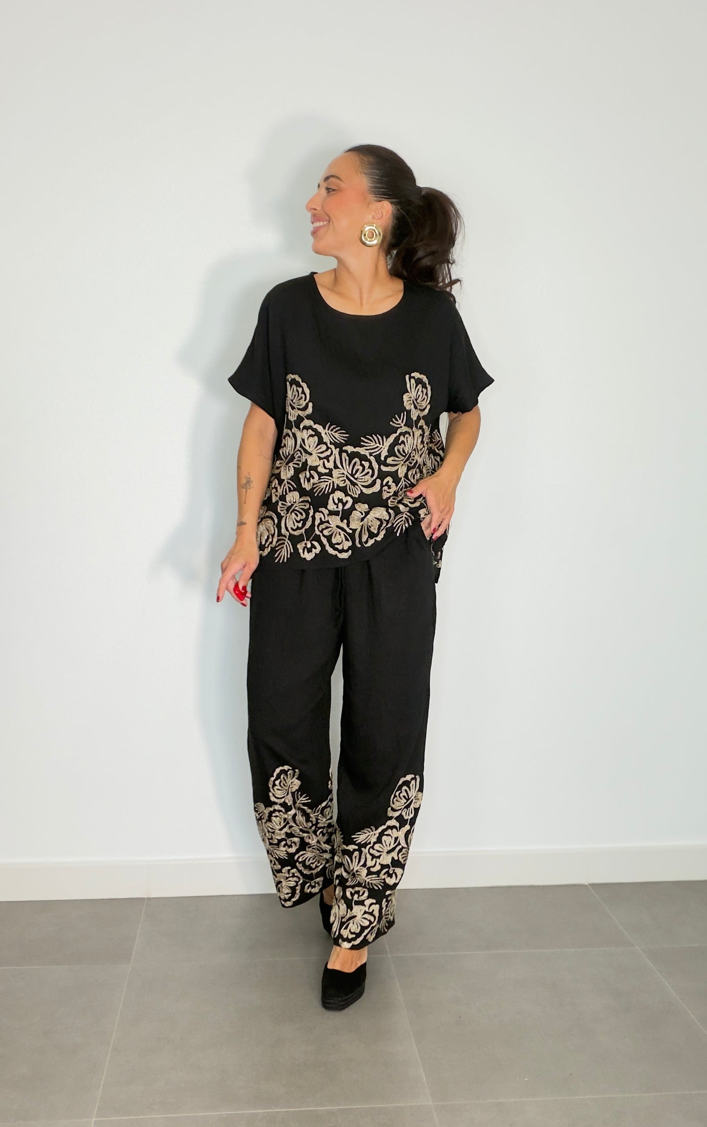 Conjunto LOW COST BORDADO DORADO