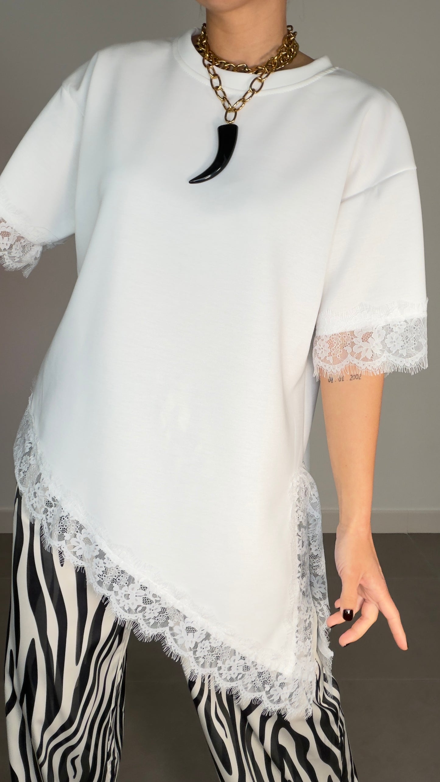 Camiseta CAPA DE AIRE FLÚOR PICO ENCAJE