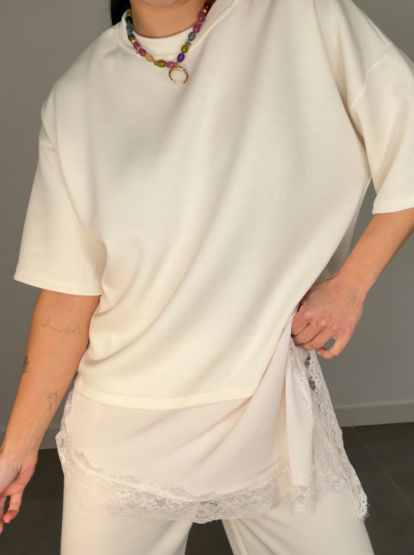 Conjunto ENCAJE CAPA DE AIRE MANGA CORTA