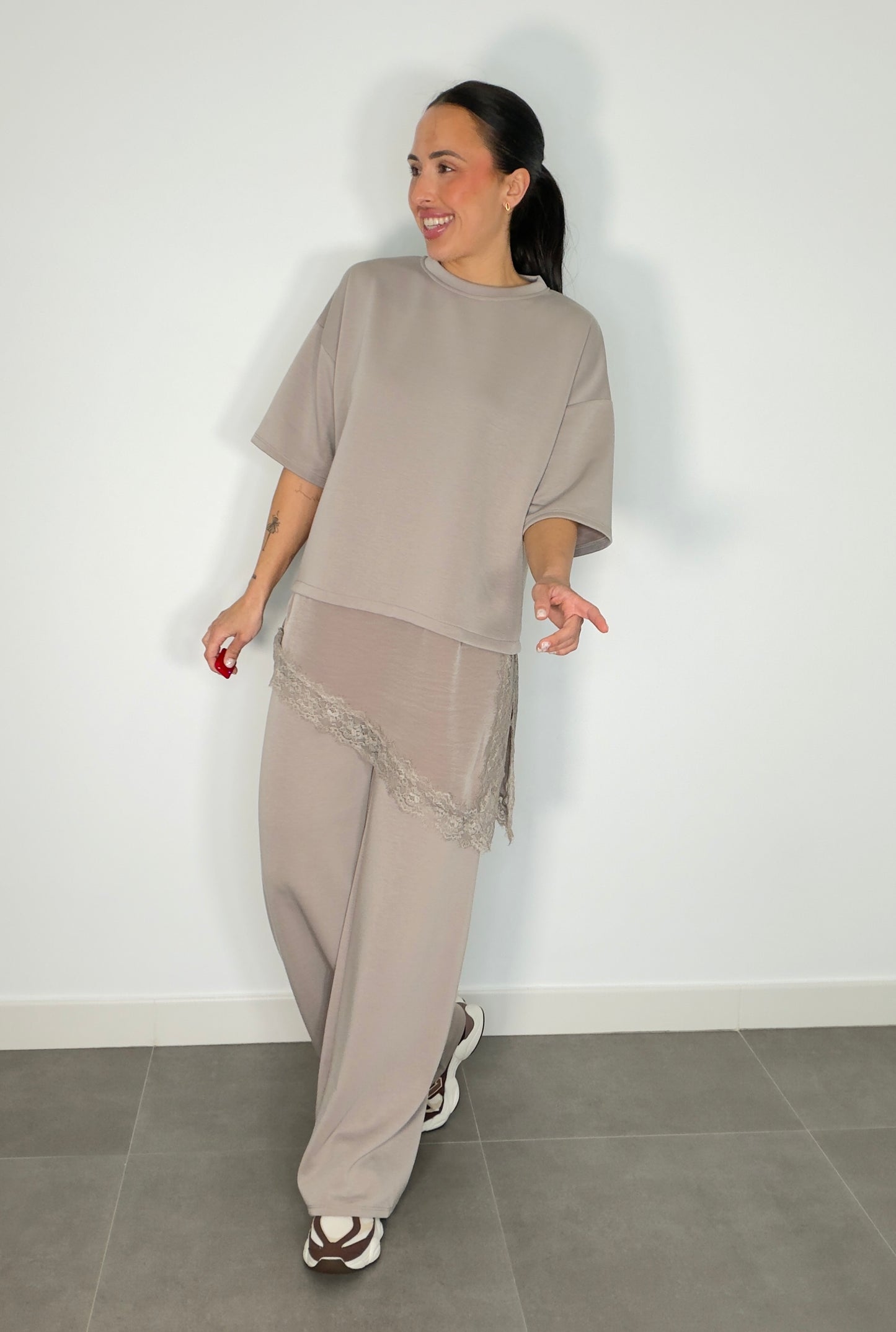 Conjunto ENCAJE CAPA DE AIRE MANGA CORTA