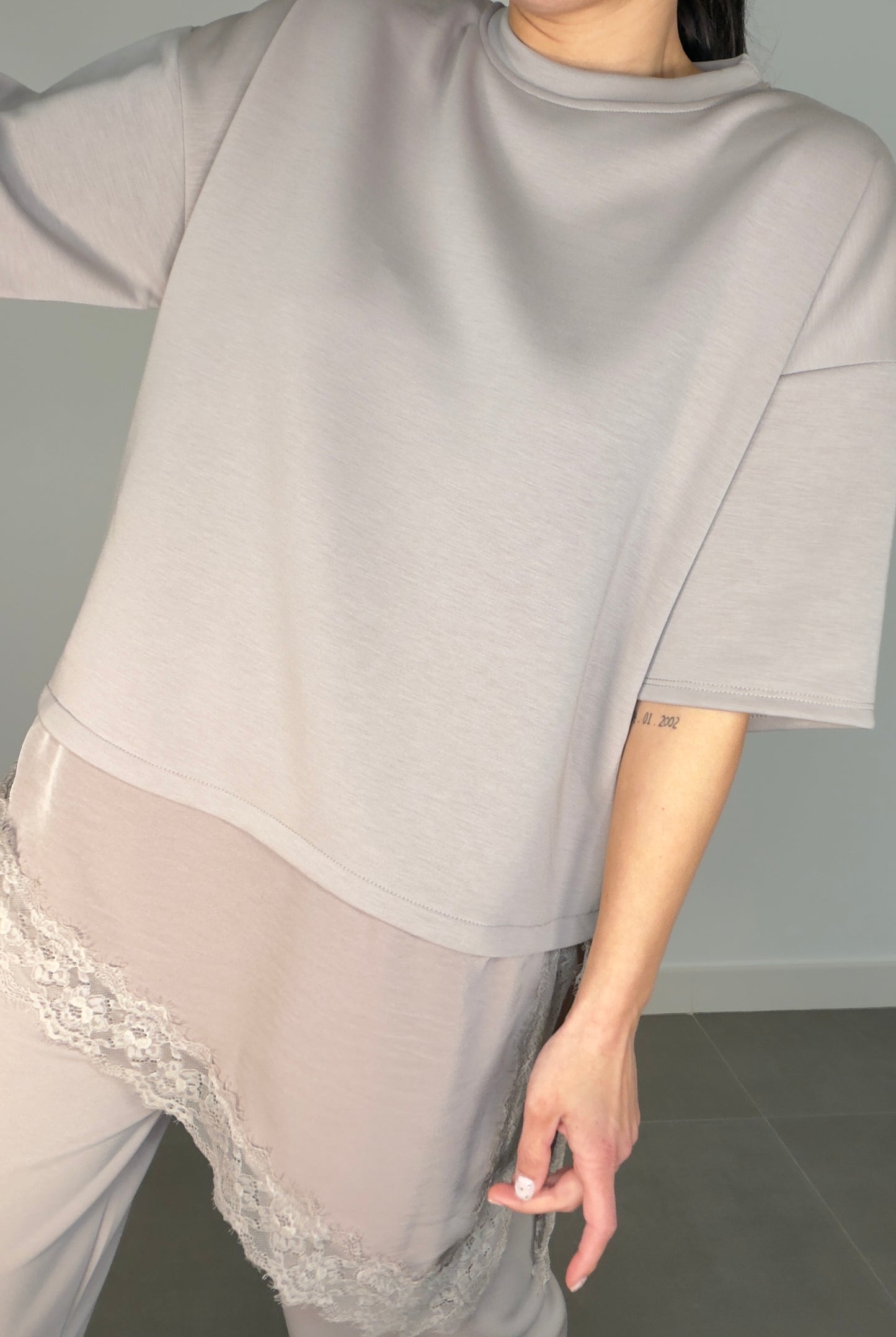 Conjunto ENCAJE CAPA DE AIRE MANGA CORTA