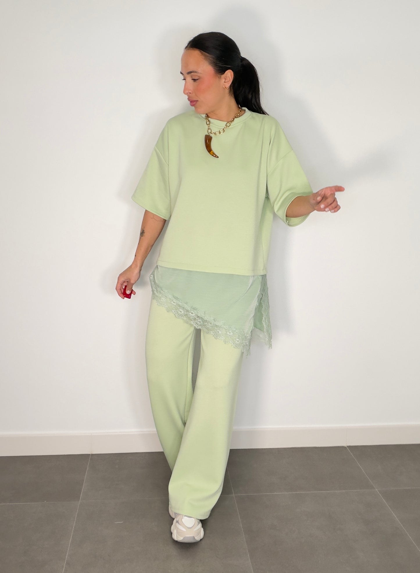 Conjunto ENCAJE CAPA DE AIRE MANGA CORTA