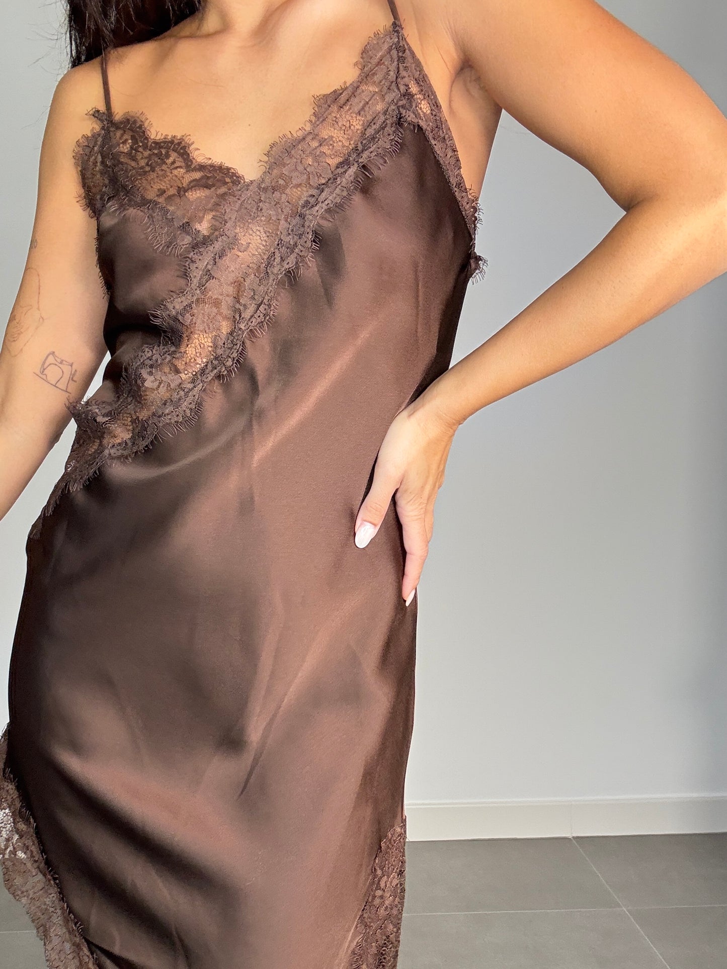 Vestido LENCERO ENCAJE PICOS