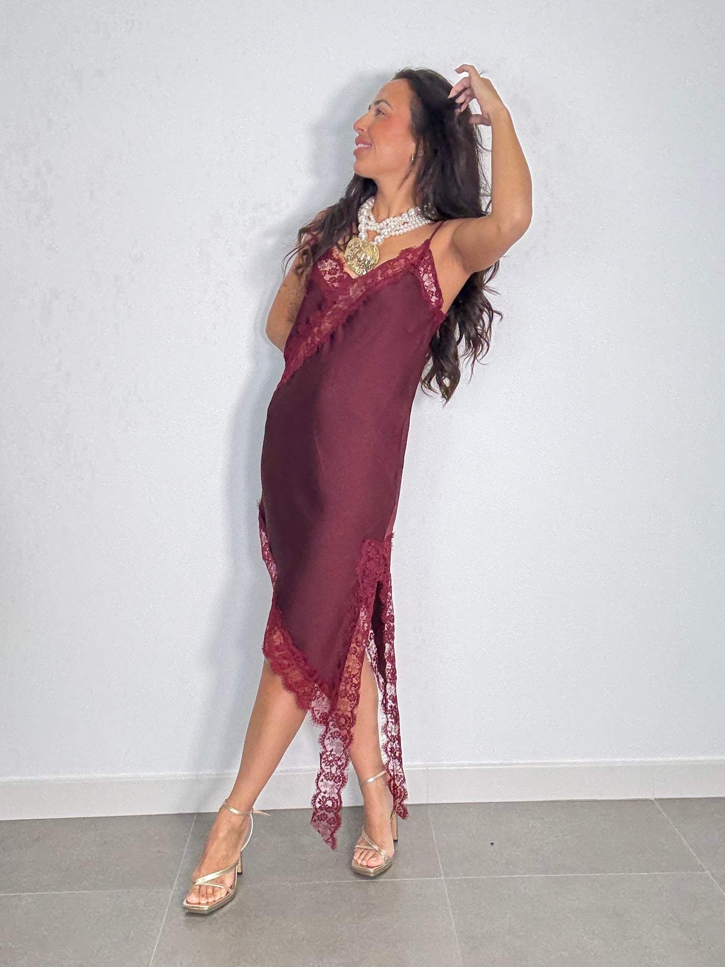 Vestido LENCERO ENCAJE PICOS