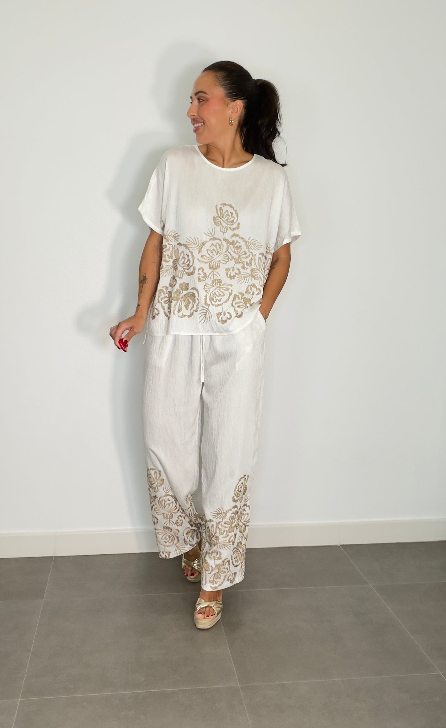 Conjunto LOW COST BORDADO DORADO