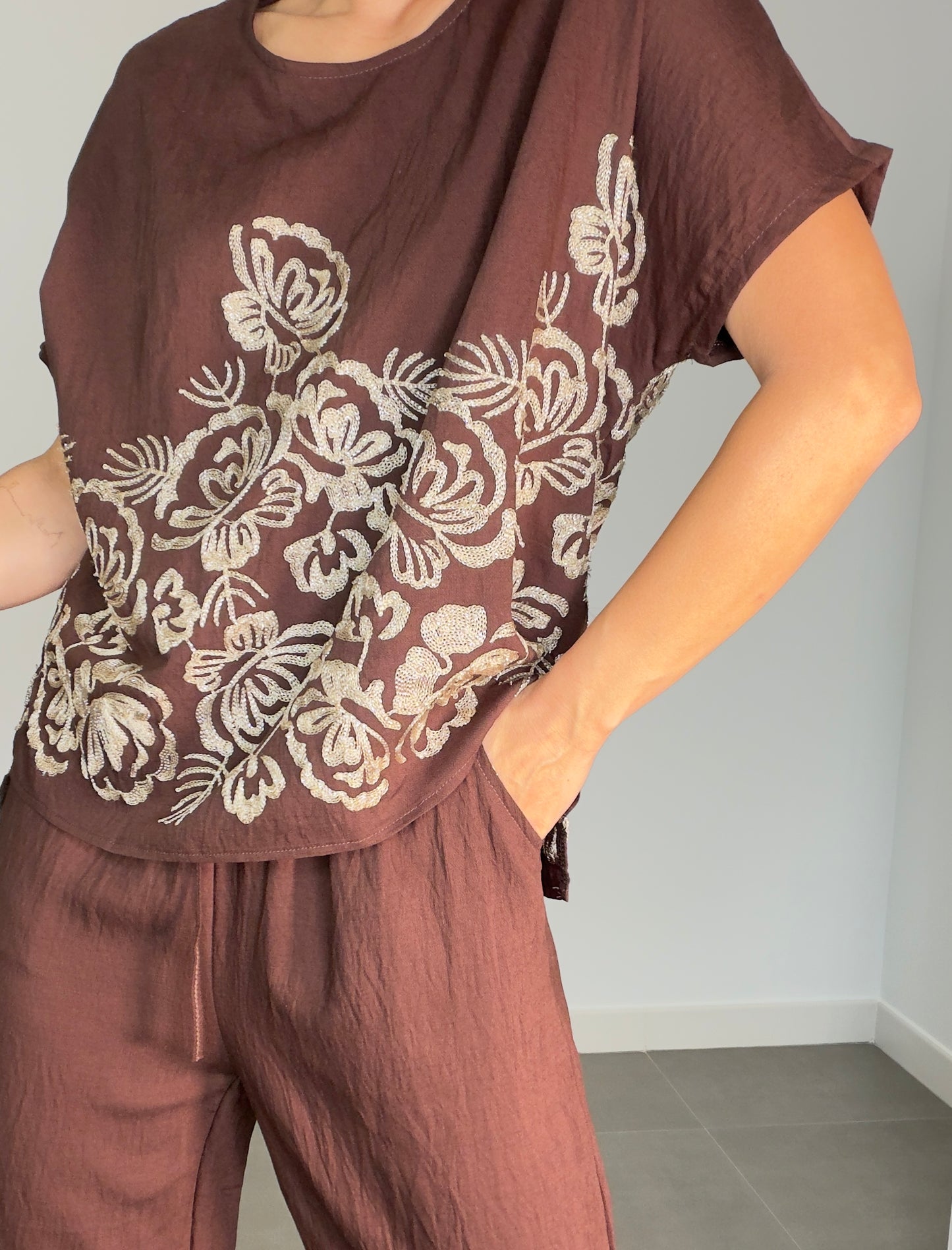 Conjunto LOW COST BORDADO DORADO