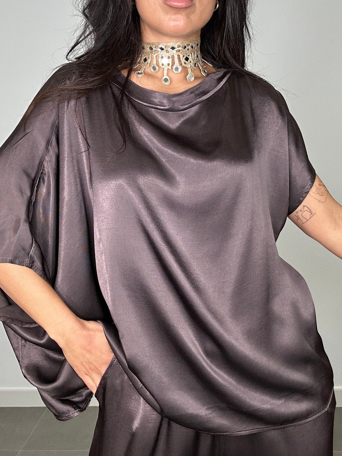 Camisa SATINADA ASIMÉTRICA