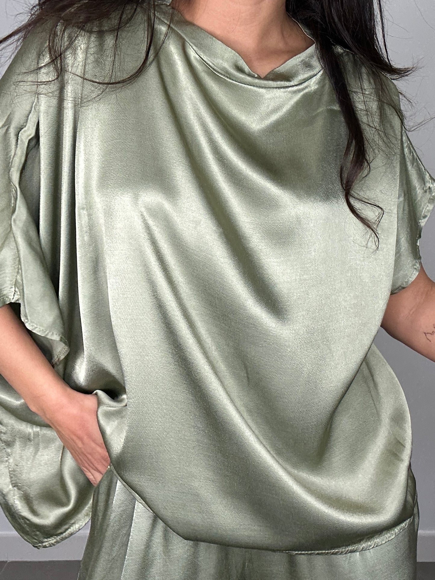 Camisa SATINADA ASIMÉTRICA