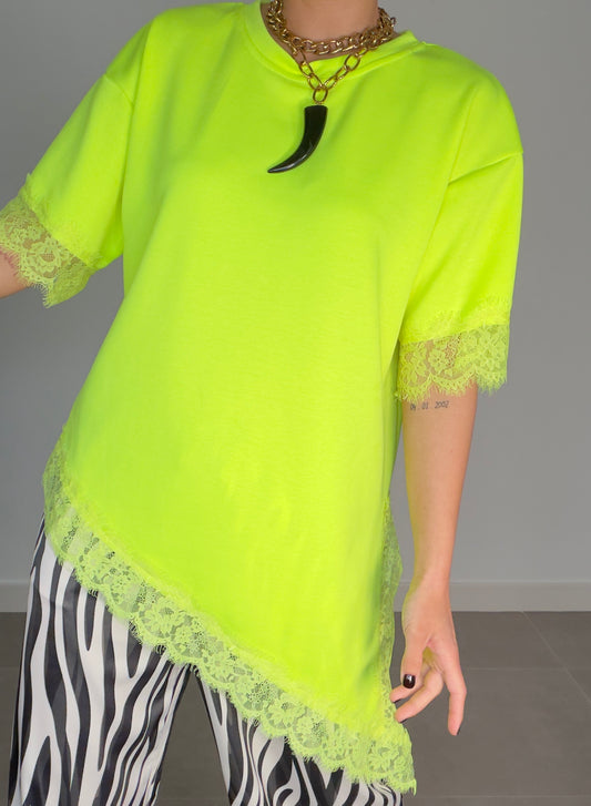 Camiseta CAPA DE AIRE FLÚOR PICO ENCAJE